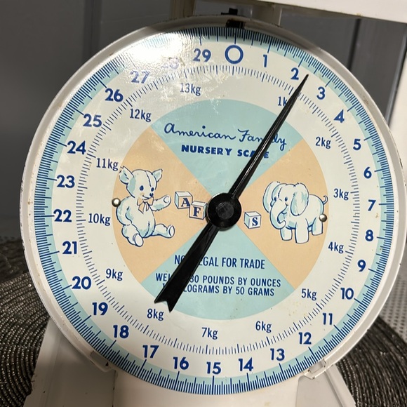 Vintage American Family Nursery Scale - Picture 3 of 8